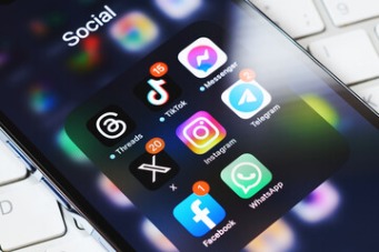 Digital Literacy Class: “Add, Organize and Delete Apps — Android and Apple (Part 2)”